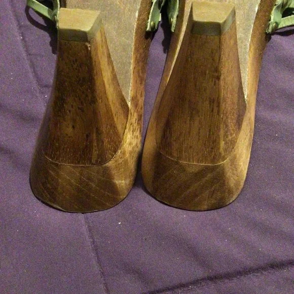 NWOT Green BCBG Slip On Wood Shoe 7.5 - Picture 3 of 7